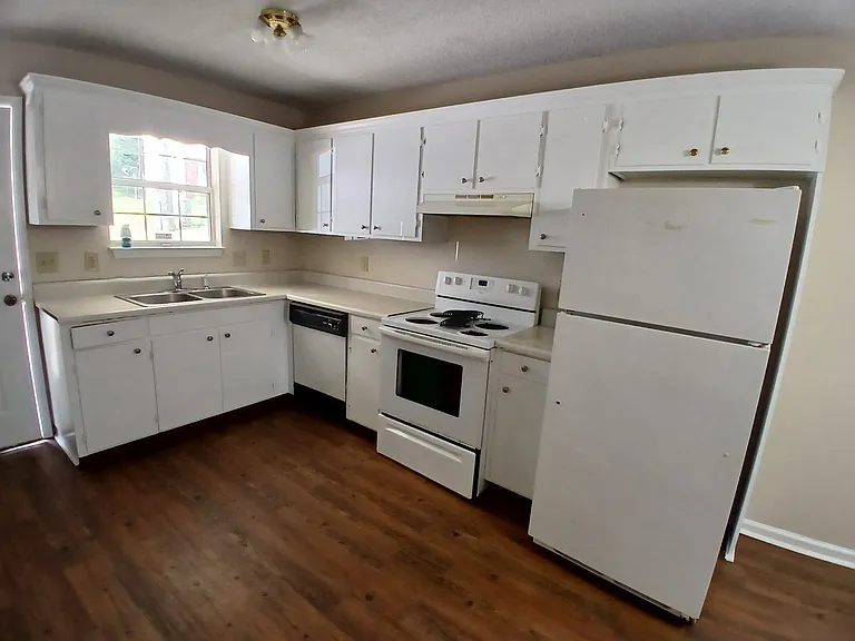 680 Hiwassee Ave NE #4 — Photo 4