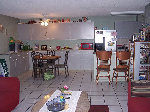 Kitchen/Dining Area