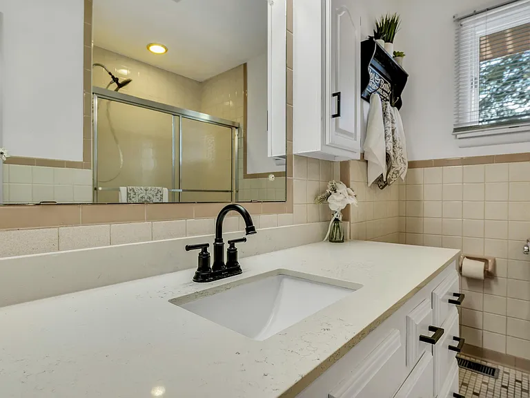 106 Litton Hts — Photo 32