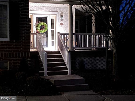 2nd image of 418 Vineyard Ln