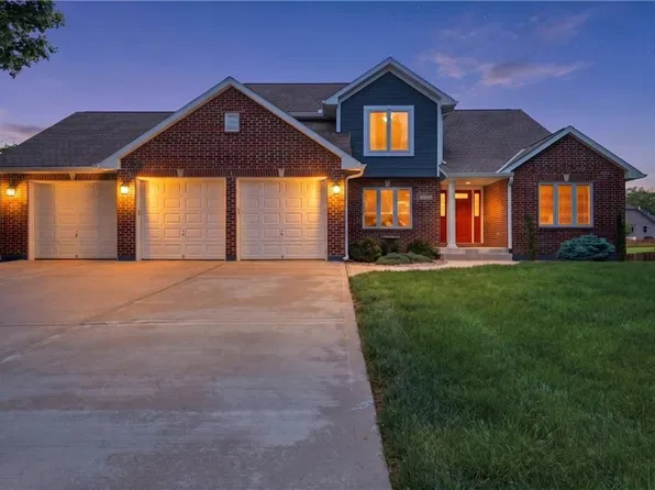 2905 SW Shrout Creek Dr, Blue Springs, MO 64015