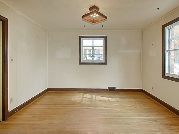 3rd image of 104 S Park Dr