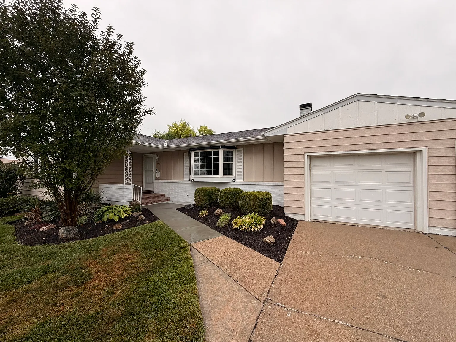 3 bed, 2880 sqft, $2,500 — Photo 4