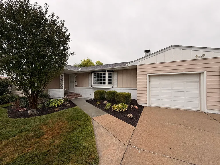 1216 Robin Dr — Photo 4