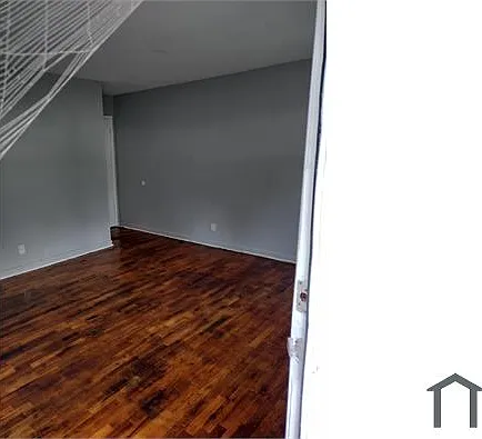 5 bed, 2200 sqft, $1,990 — Photo 2