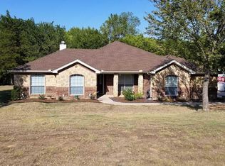 328 Plantation Dr E, Burleson, TX 76028