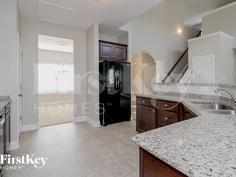 114 Rosemont Ln — Photo 6