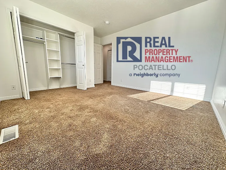1596 Dustin Cir #C — Photo 12