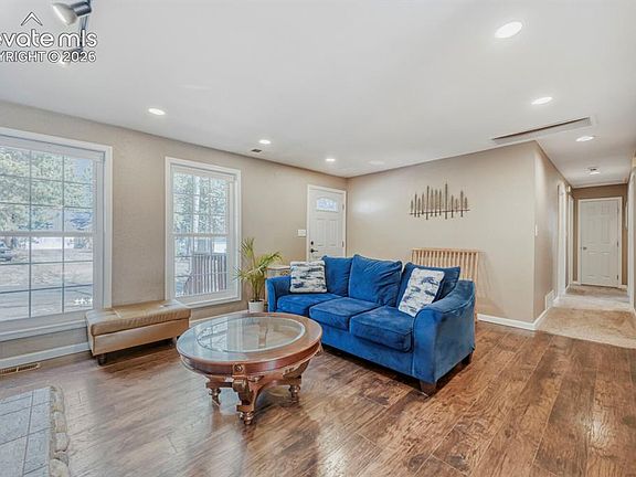 5th image of 1005 W Browning Ave