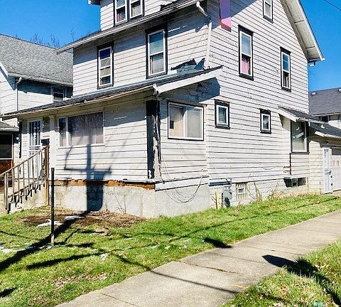 2nd image of 869 Lawton St