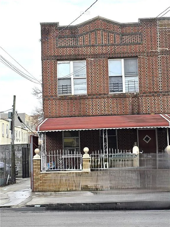 106 Newport St photo 1