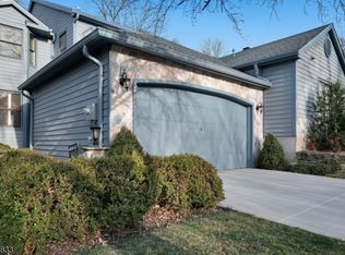 5 Hillside Ct, Lambertville, NJ 08530