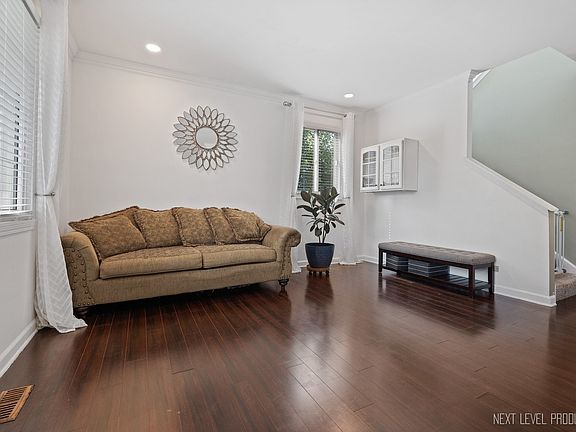 4th image of 191 Bridlewood Cir