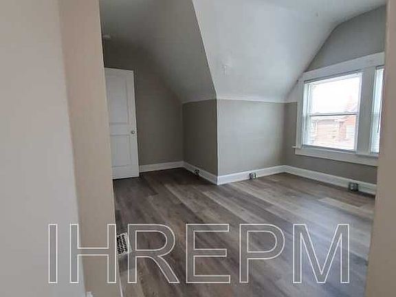 5th image of 205 13th Ave #207