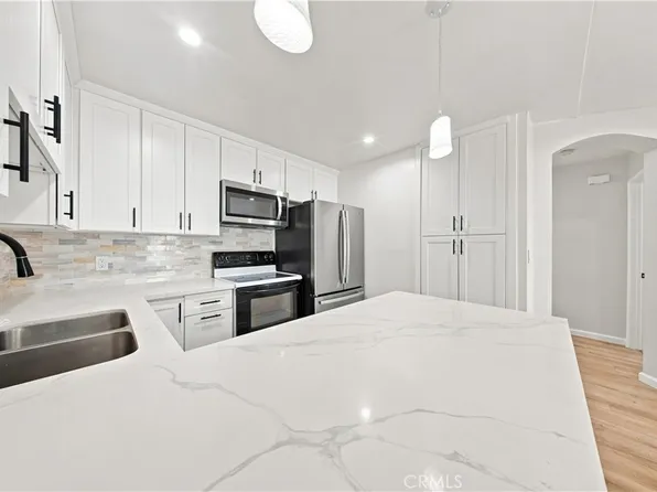 6815 Remmet Ave Unit 212, Canoga Park, CA 91303