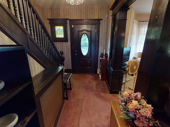 5th image of 821 Travis Ave
