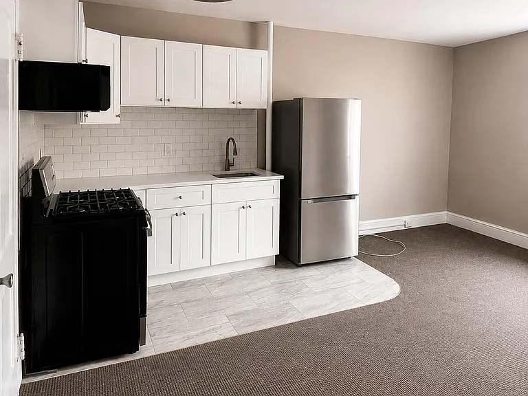 142 Kings Hwy E #144-A2 — Photo 3