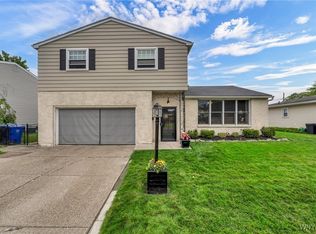 29 Treehaven Rd, West Seneca, NY 14224