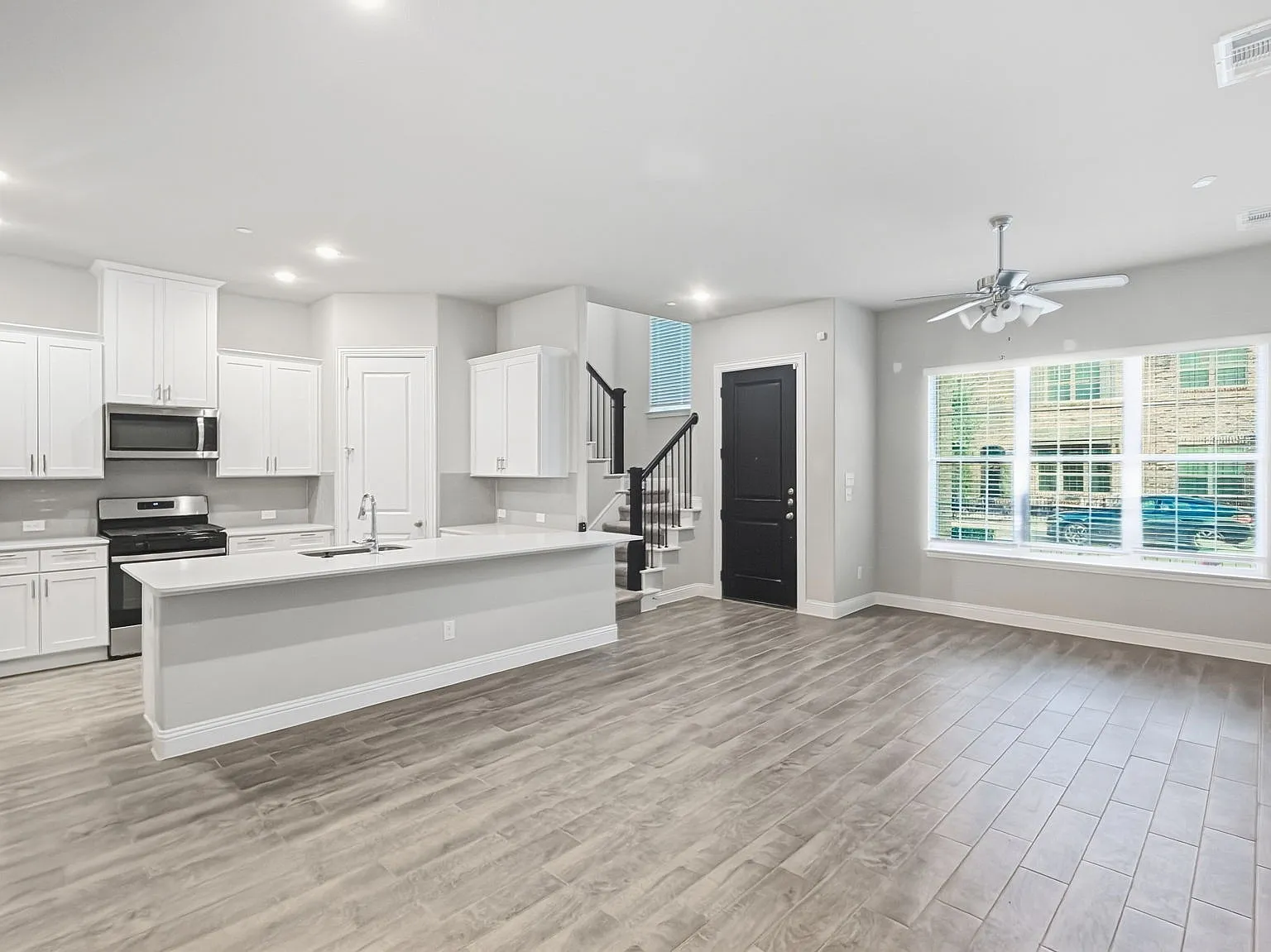 3 bed, 2.5 bath, 1690 sqft, $2,795 — Photo 2