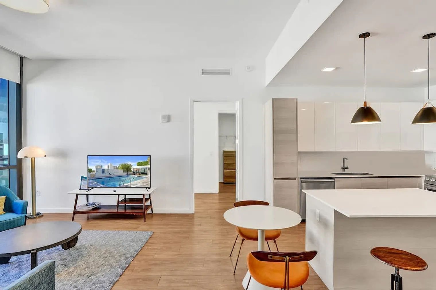 2 bed, 2.0 bath, $6,129 — Photo 2