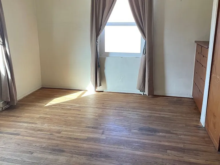 2210 W Alameda St — Photo 10