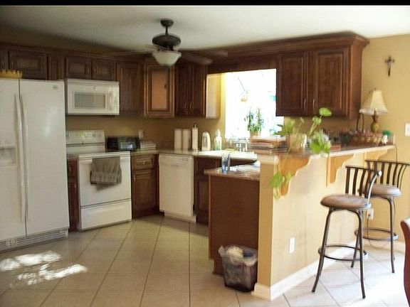 4th image of 851 Willow Ave