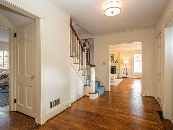 2nd image of 12 Bonnie Briar Ln