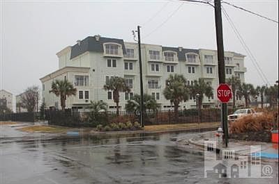 1st image of 305 S Lake Park Boulevard