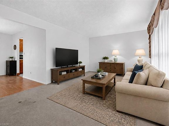 4th image of 4193 Regent Ct