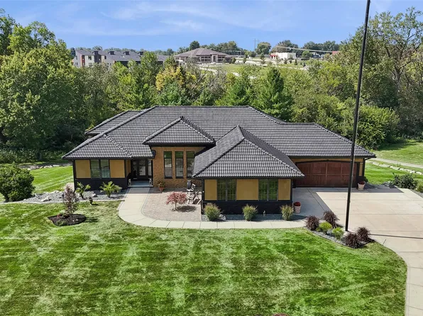 3817 Bluestem Rd, Norwalk, IA 50211