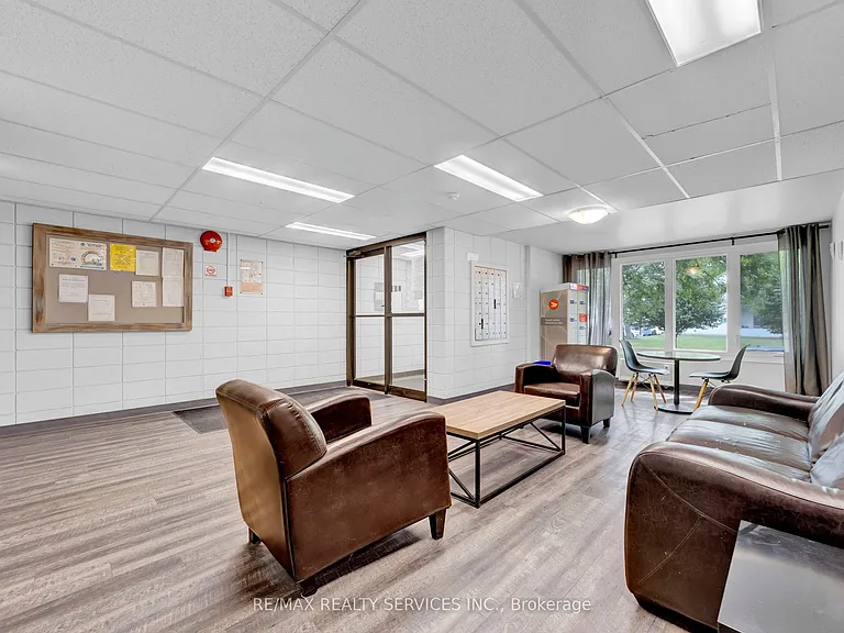 30 Hickory St E #103 — Photo 24
