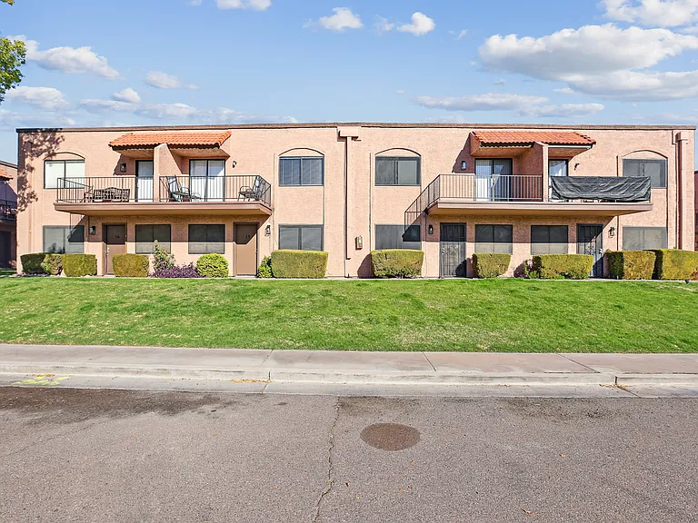 Las Palmas Townhomes — Photo 13