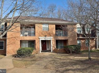 5932 Cove Landing Rd APT 302, Burke, VA 22015