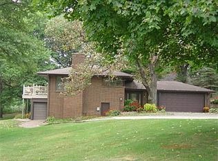 5 Fore Seasons Dr, Grinnell, IA 50112