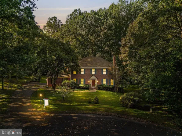 6802 Palmer Ct, Warrenton, VA 20187