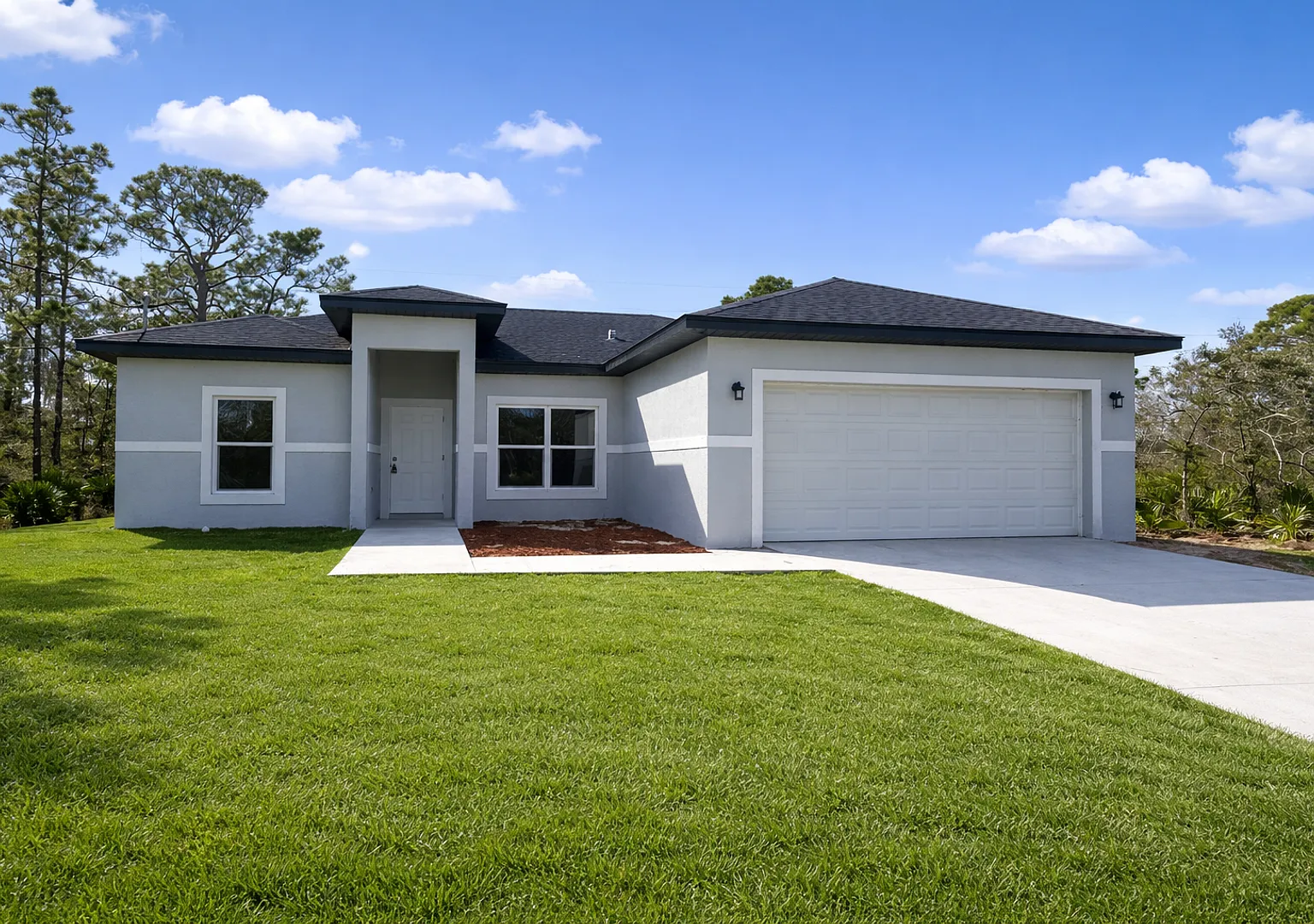 Move-In Ready! Gorgeous 4BR/2BA with Garage in Serene Lake Placid — Photo 1
