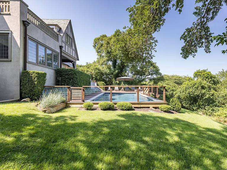 48 Fairlawn Dr — Photo 3