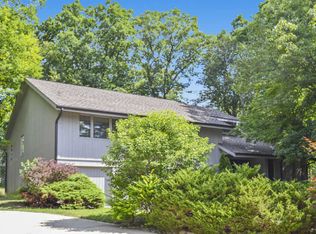 4806 Woodcliff Ct, Rolling Meadows, IL 60008