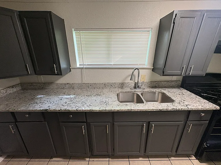 313 N Flat St — Photo 11