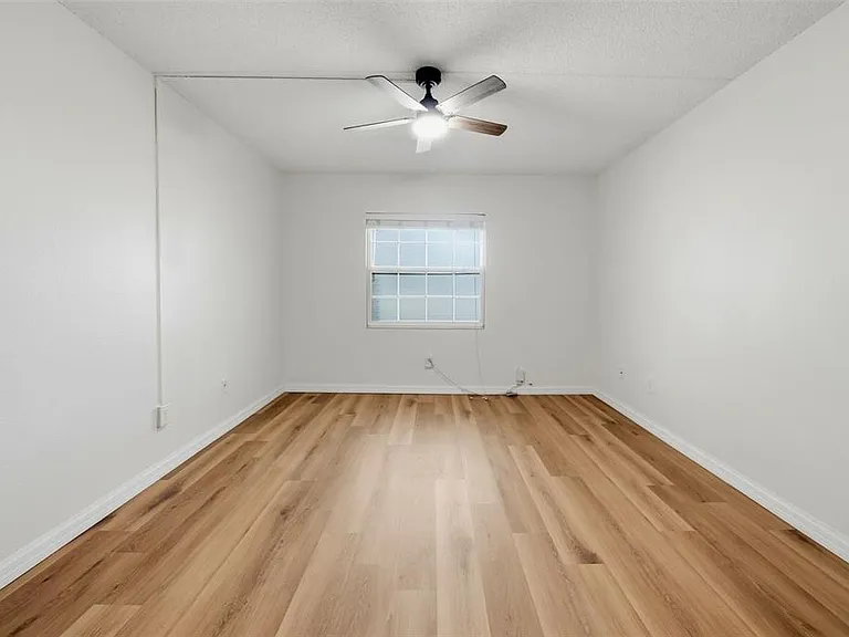 3821 N Oak Dr #J21 — Photo 13