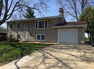 312 Newcastle Dr, Decatur, IL 62526