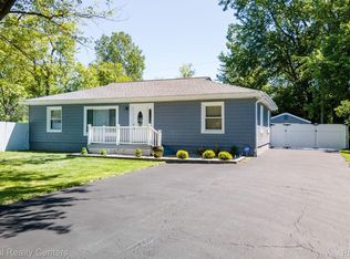 2879 Corinthia Dr, Rochester Hills, MI 48309