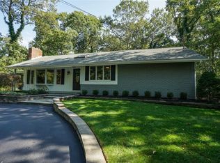 7 Leatherstocking Ln, Stony Brook, NY 11790