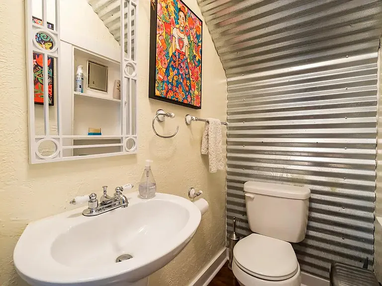 940 39th Ct — Photo 31