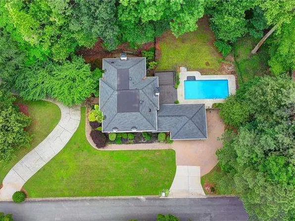 5025 Oak Bluff Ct, Sandy Springs, GA 30350