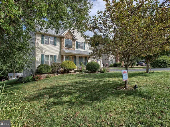 25 Rockdale Dr, Seven Valleys, PA 17360