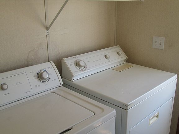 3rd image of 3425 N Kelvin Blvd