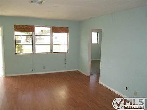 4th image of 338 Cypress Dr