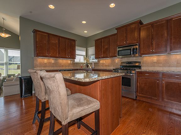 4th image of 22 Mill Brook Ct