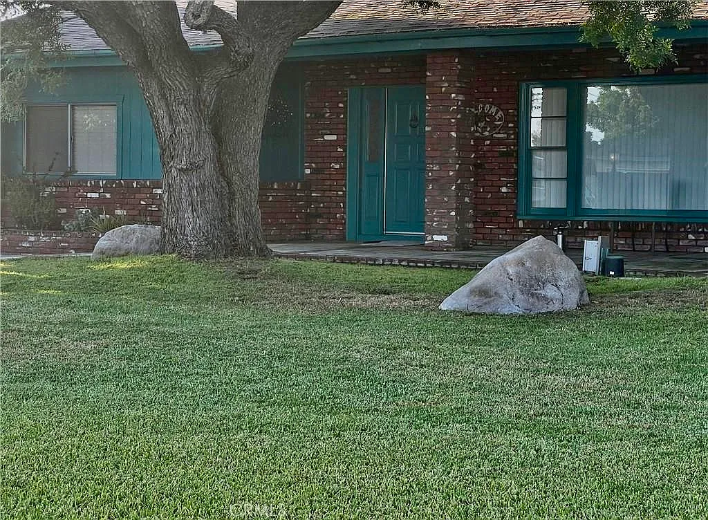 4 bed, 2.5 bath, 1715 sqft, $4,700 — Photo 3